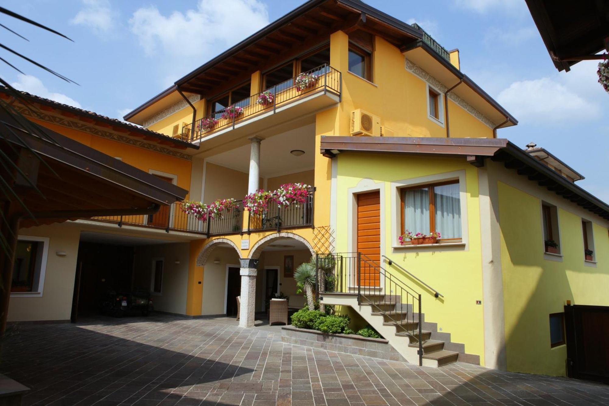 Agriturismo Il Barone Moniga del Garda Eksteriør billede